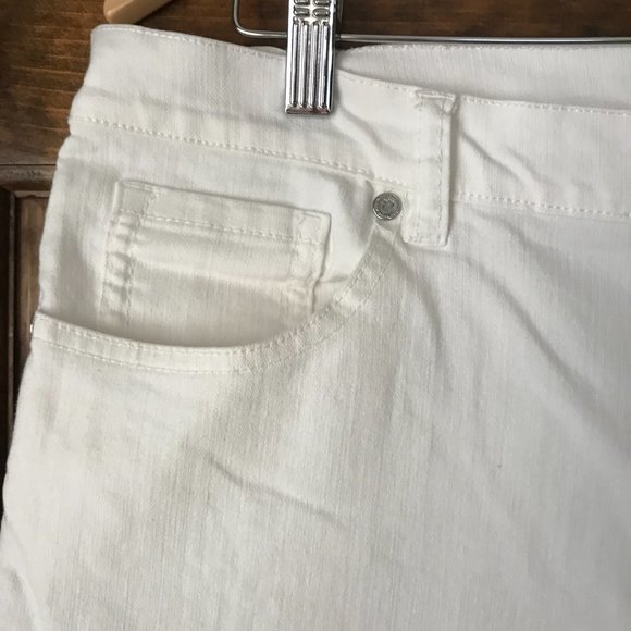 DG2 by Diane Gilman White 5-Pocket Cropped Jeans Size 18W - Picture 7 of 15